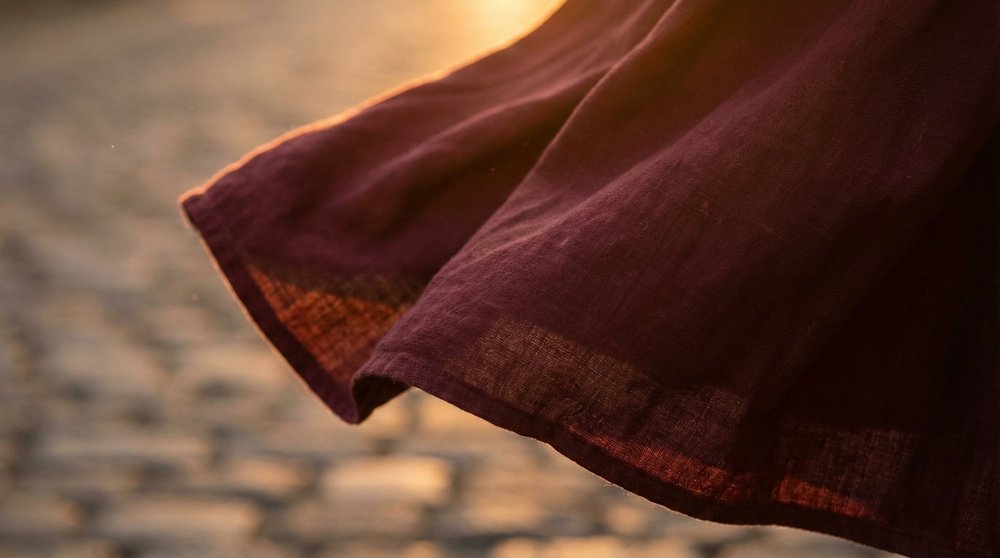 Origem da expressão rabo de saia e o duplo sentido: imagem final evocando a ambiguidade entre metonímia histórica e conotação contemporânea